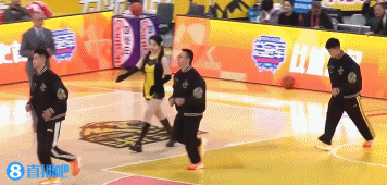 上赛季真心不容易！广厦升起首面总冠军旗帜 胡金秋热泪盈眶