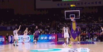 神仙球！于德豪接球命中第三节压哨打板三分