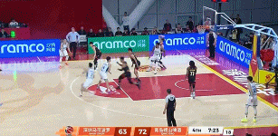 攻防压制！王睿泽三分命中 青岛轰16-2攻击波领先两位数打停深圳