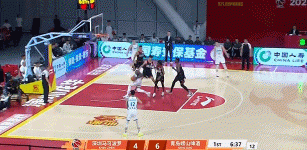 冲击力十足！米奇接球顺下 双手暴扣打进加罚