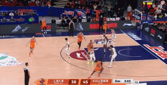 2+2！古德温强攻打进还造犯规 加罚不中但洛夫顿补篮得手