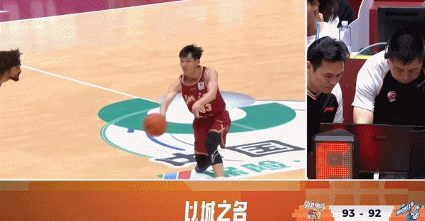 就是不讲理！约克持球后撤步+横撤步 超高难度后仰长两分追平！