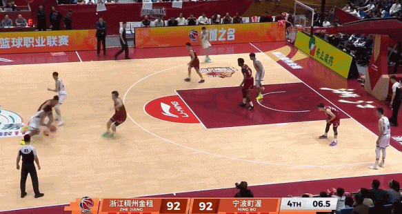 自己也很懊恼！杰克逊人缝中穿过 空位绝杀中投没中！