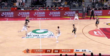 无敌了！郭昊文三分再中 三节未结束又轰下13分