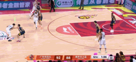 危险了！王少杰拉拽所罗门个人五犯离场