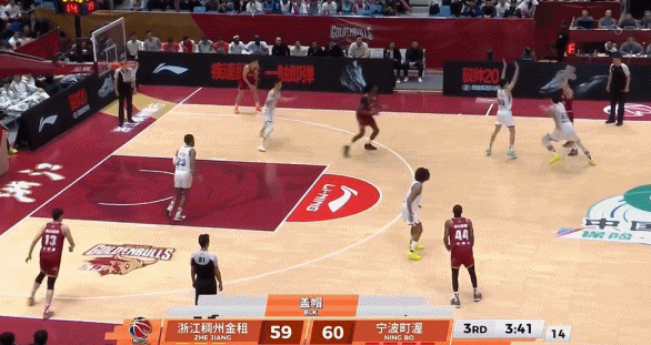 石破天惊！达米安·琼斯先助张洪硕暴扣 再单臂暴力隔扣鲁吐布拉