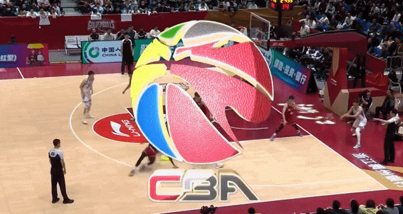 这太搞笑！王俊杰底线发球后还在界外 辛普森想当然再回传失误