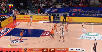 防守建功！洛夫顿追防送钉板大帽 随后生断威尔逊抢下球权