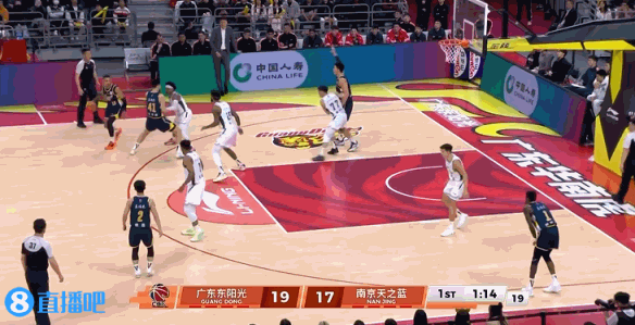 状态出色!广东外援奎因打满首节9中4拿到10分3板2断