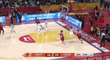 够硬气！张宁回马枪碾进篮下打辛普森2+1