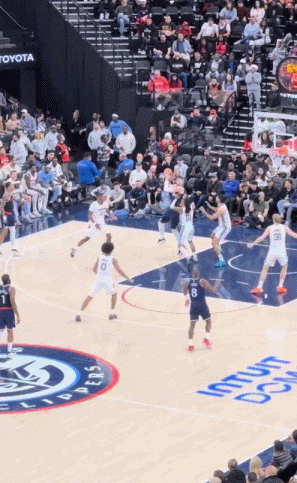 什么都来了！克里斯·邓恩脑后妙传找底角 小卡不调整三分再中！