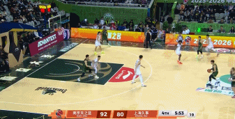 外线手感炸裂！马内克11中10怒轰29分9板5助 三分10中9！