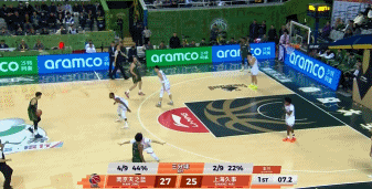 神来之笔！黄荣奇侧翼超远三分出手 压哨打板命中