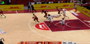 毫不惧场！李悦洲反击妙传张洪硕暴扣 随后三分一箭穿心！