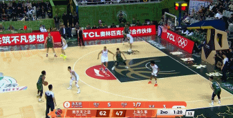 差点两双！拉维特半场10中6轰下17分2板9助 正负值+18