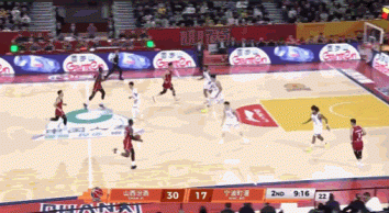 打高兴了！迪亚洛反击空中换手拉杆上篮2+1 冲到观众席庆祝