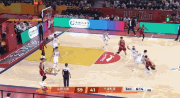 终于进球了！小马丁断球反击一条龙欧洲步上篮得分