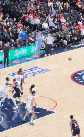 很有心得！祖巴茨背打JJJ 内线接球转身丝滑小勾手命中！