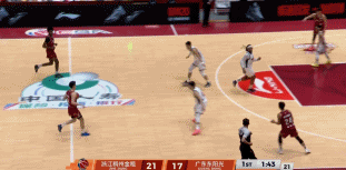 新的开始！浙江李悦洲突破上篮被犯规 通过罚球拿到生涯首分！