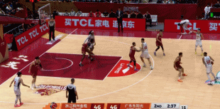 灵动轻巧！奎因弧顶连续变向晃开陆文博 大三步双手飞扣！