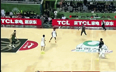 CBA欧文？同曦外援拉维特一波蝴蝶穿花运球 戏耍上海男篮的防线