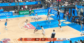 精准发炮！陈盈骏弧顶接球迎着防守轰进加长三分球