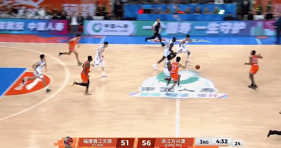 孙铭徽反击脑后助攻桑普森转身上篮2+1 曾凌铉拉拽球衣还被判违体