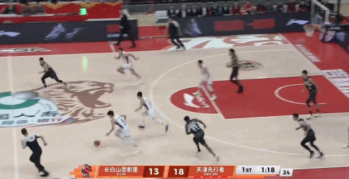 打停对手！林庭谦断球反击 助攻詹姆斯大步跟进完成举球暴扣