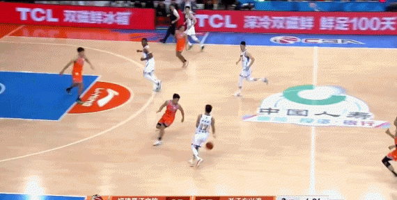 年轻血液的配合！杨曦皓抢断直接长传 邹阳反击撤步三分自信命中