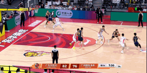 妙到毫巅！徐杰停球后不慌不忙 暗度陈仓助攻王洪泽篮下吃饼