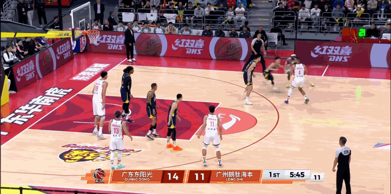 攻防发力！徐昕篮下接球双手暴扣 守护篮筐送奎因钉板大帽