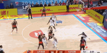 这也太快了!佩里首节没结束已经领到个人第三犯 这也太快了!佩里首节没结束已经领到个人第三犯