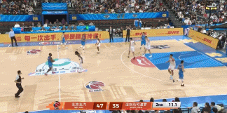 手拿把掐！陈盈骏弧顶接球命中加长压哨三分球