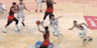 花了！陈林坚底角三分钟再中 山东7-0打停北控&分差16分