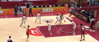 秀一把单打技术!刘泽一背身单打 漂亮转身上篮打成2+1 秀一把单打技术!刘泽一背身单打 漂亮转身上篮打成2+1