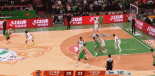 奋力反击！小马丁反击双手暴扣 宁波轰出10-0攻击波