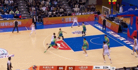 平地起惊雷！迪亚洛突破起飞暴扣 率山西打停天津