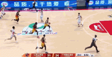 杀红了眼!贾尔斯跟进直接隔着队友刘泽希补扣打停广州 杀红了眼!贾尔斯跟进直接隔着队友刘泽希补扣打停广州