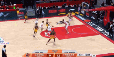 攻防制霸!徐昕篮下钉板大帽贾尔斯 反击前场扣篮打停江苏 攻防制霸!徐昕篮下钉板大帽贾尔斯 反击前场扣篮打停江苏