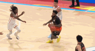 我管你多高!克里斯顺下暴起欲隔扣李慕豪被犯下 我管你多高!克里斯顺下暴起欲隔扣李慕豪被犯下