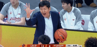 教练亲自上了？丁伟拿着球不给古德温 延阻对手发球