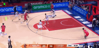 活力十足！陈国豪连续内线得手 帮助广州缩小分差