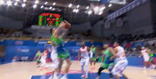 有些毛躁!蒋浩然出战不到3分钟累计3犯 被迫下场休息 有些毛躁!蒋浩然出战不到3分钟累计3犯 被迫下场休息