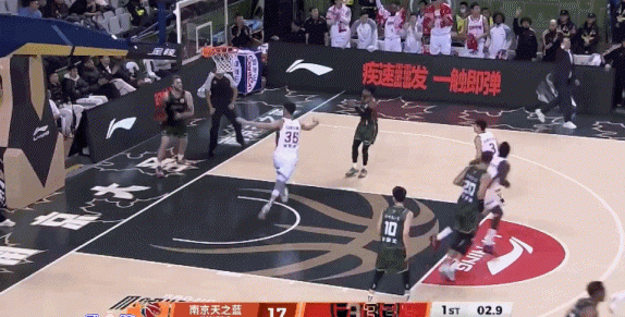 真没必要！郭昊文中线出手被迪亚洛压哨犯规送三罚 回表0.3秒！