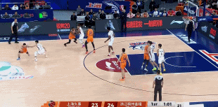 好在无碍！怀特塞德抢到前场板&旱地拔葱暴力补扣 下落时崴到脚