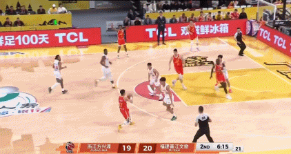 指挥官就位！孙铭徽连续漂亮分球助攻胡金秋和桑普森篮下空位拿分