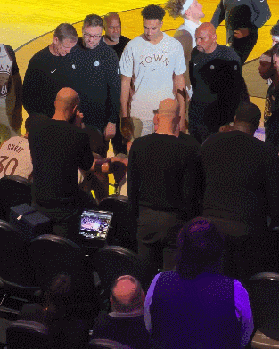 帕森斯：追梦发脾气回更衣室后又回到替补席 这其实是成熟的表现