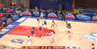 持续发力！韦瑟斯庞连投带罚拿到5分 青岛领先11分打停新疆