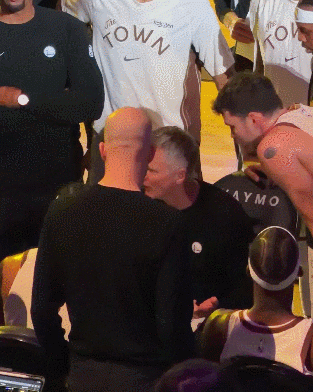 马丁：追梦在争吵中没听到想听的话 像小孩一样抱着球回自己屋了