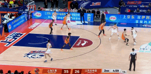 发挥长处！古德温抢断快速推反击 抛传助飞张镇麟双手空接暴扣！